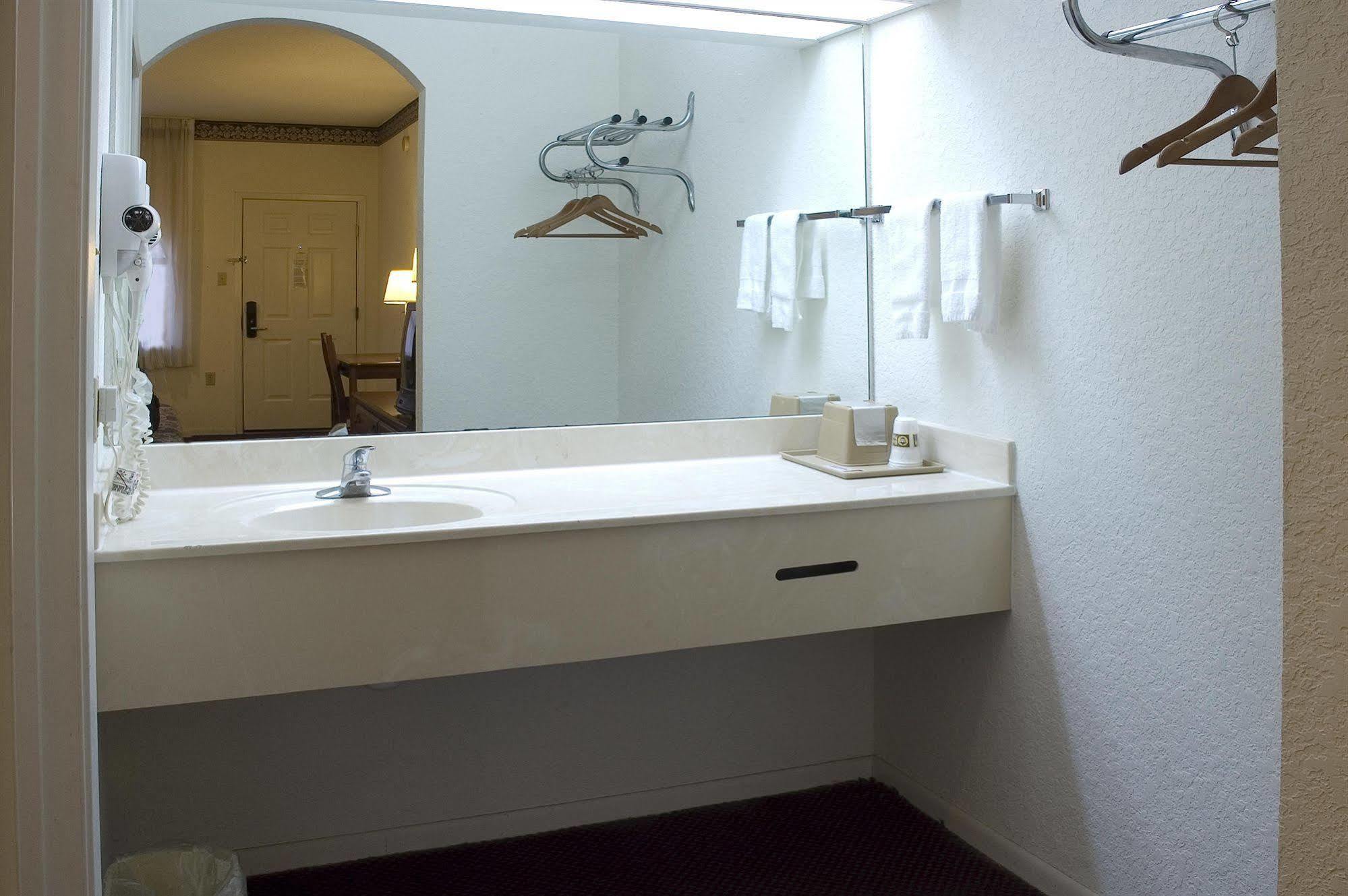 Budget Host Hempstead Inn Brookhollow/Energy Corridor Houston Extérieur photo